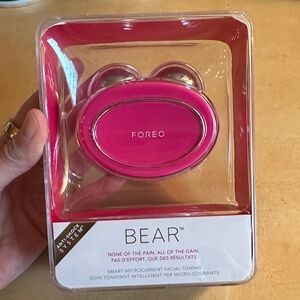 FOREO Bear in Bold Pink